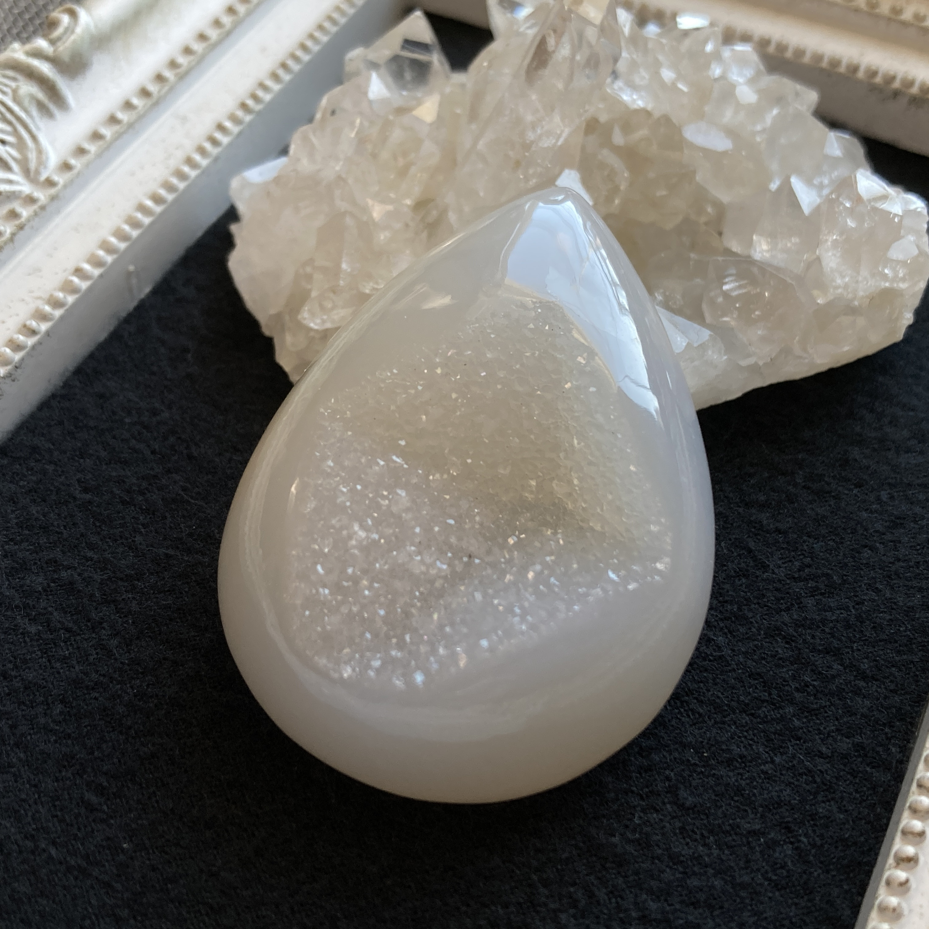 彫刻 天然石 値下げ【美結晶】ドゥルージーアゲート グレーアゲート 置物 蓮の花