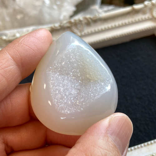 希少月の形 天然石 アゲート 原石 ドゥルージー付 インテリア 楽天市場】訳あり商品 天然石 原石 ドゥルージー ジオード