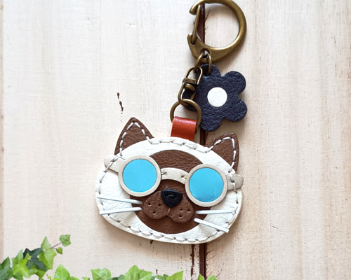 サングラス猫のレザーチャーム キーホルダー シャム猫 バッグチャーム