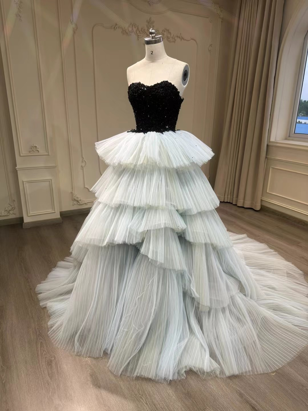 激売れ人気商品　Aライン　チューブトップ　多層チュール　パーティードレス　トレーン　キラキラドレス　披露宴お呼ばれ前撮り
