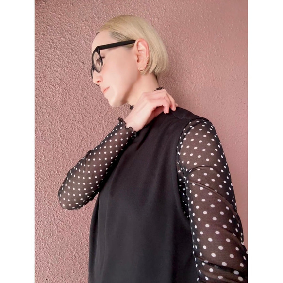 RATA❤️2色有❤️M＆L❤️型崩れしにくい高収縮のメローシアートップス❤️ブラック＆ホワイトドット 11枚目の画像