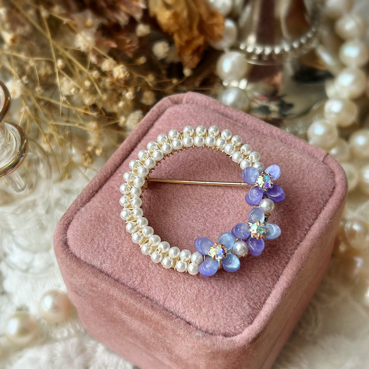 紫陽花とスワロのパールブローチ【お呼ばれ･上品･結婚式･セレモニー･花･お呼ばれ】{RBR-61｝ 4,312円