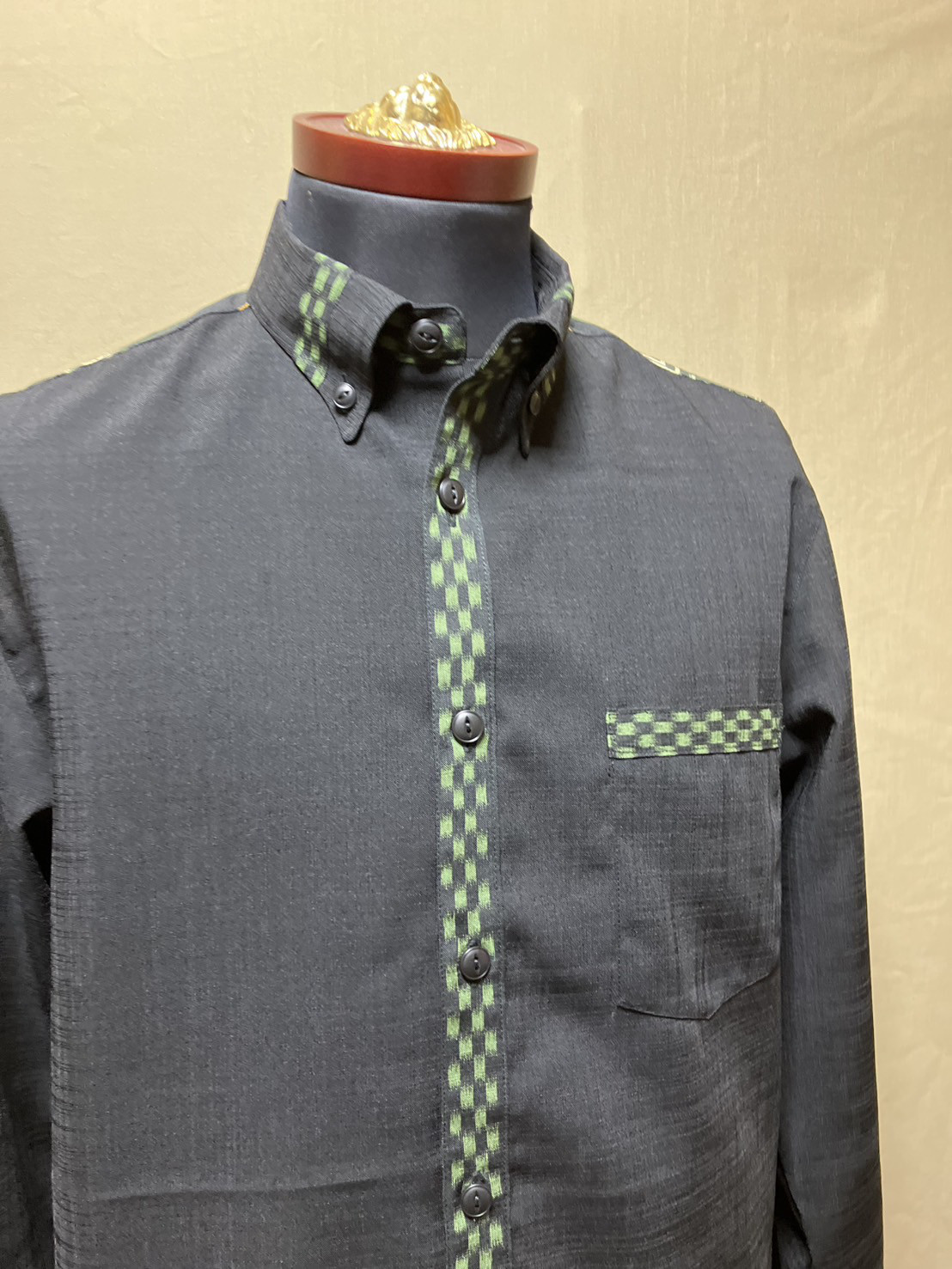 長袖　かりゆしウェア　メンズ   黒ミンサ柄　 L （沖縄、琉球、紅型柄、アロハ）No.150