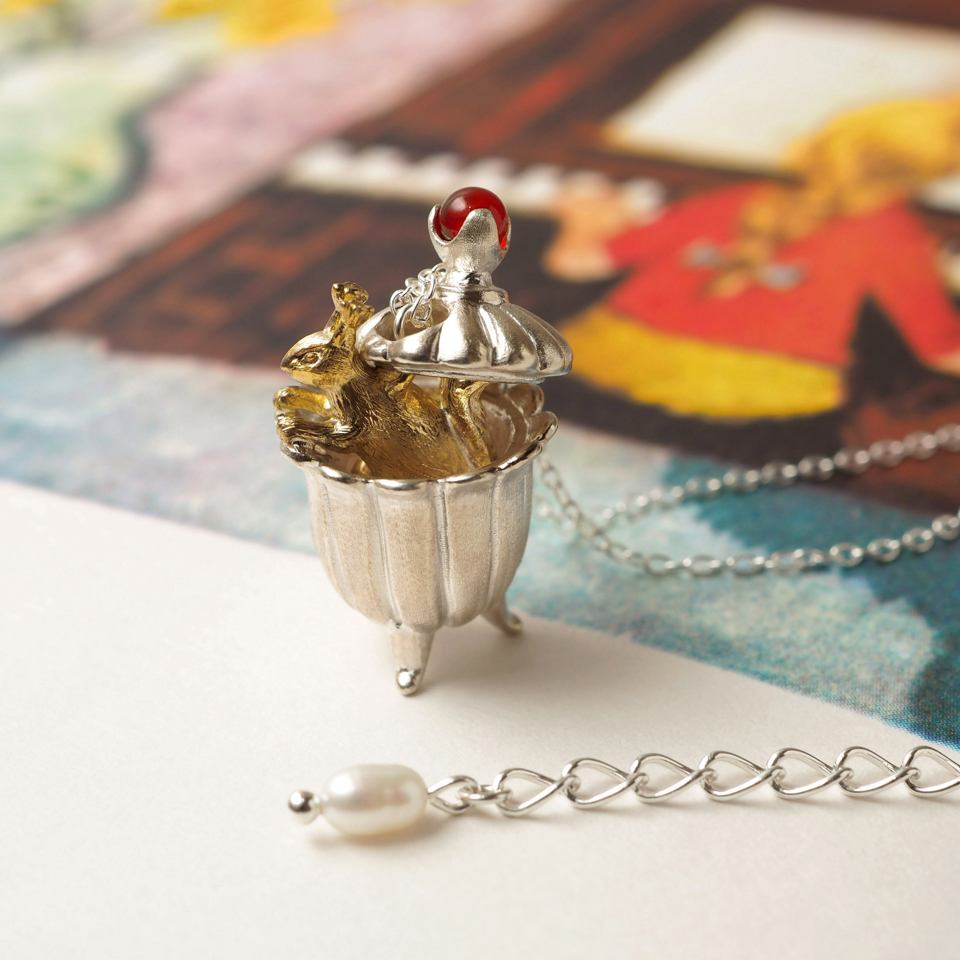 【冬のプレゼント企画開催中】こりすとキャンディポットのネックレス（受注制作）