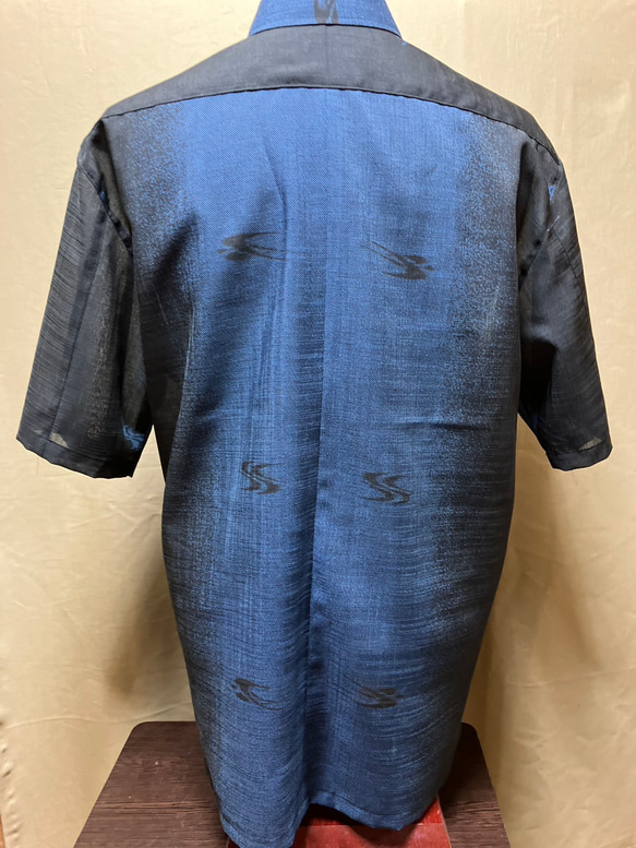 かりゆしウェア　メンズ  黒絣柄　 3L （沖縄、琉球、紅型柄、アロハ）No.153 3枚目の画像