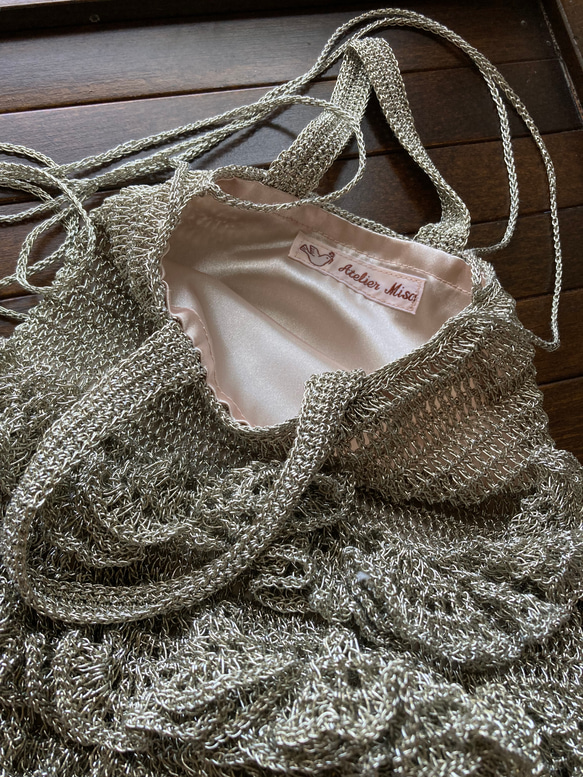キラキララメ糸「あたかも」で編んだチュチュバッグ　＊受注製作＊　パーティーバッグ ミニバッグ 3枚目の画像