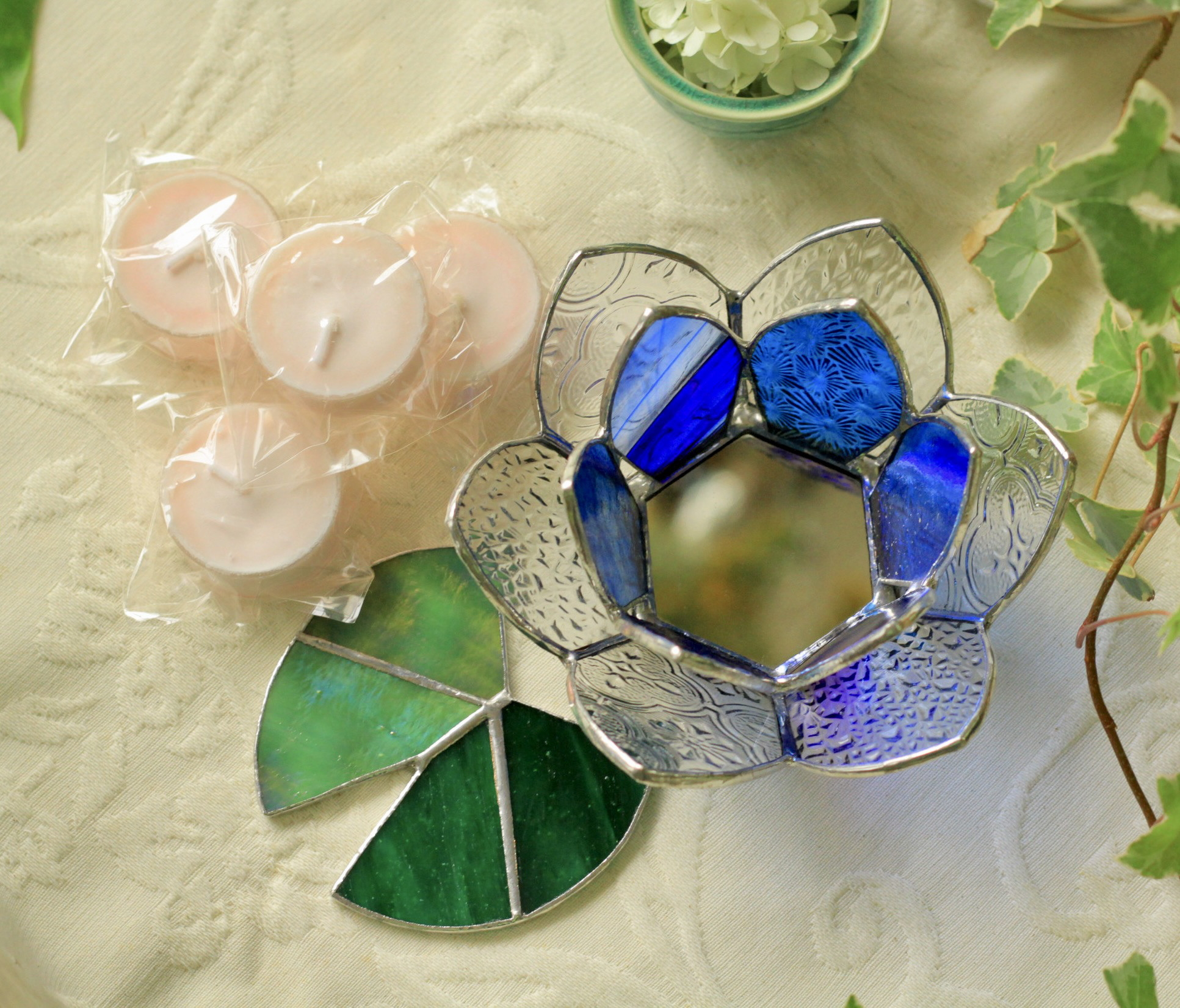 ⭐Creema限定⭐碧い睡蓮のキャンドルホルダー＊睡蓮の香りのアロマキャンドル４個付き＊限定１０個セット〜ステンドグラス