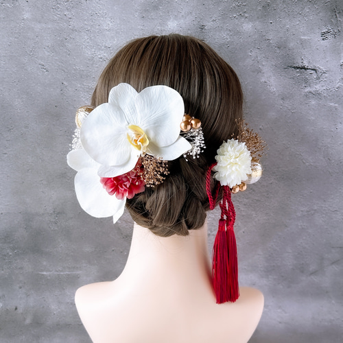 胡蝶蘭和装髪飾り 金の胡蝶蘭とリボンの髪飾り 結婚式 卒業式 成人式 七五三 凛と咲く胡蝶蘭の髪飾り③R 結婚式 成人式 胡蝶蘭 和装 振袖 卒業式 白