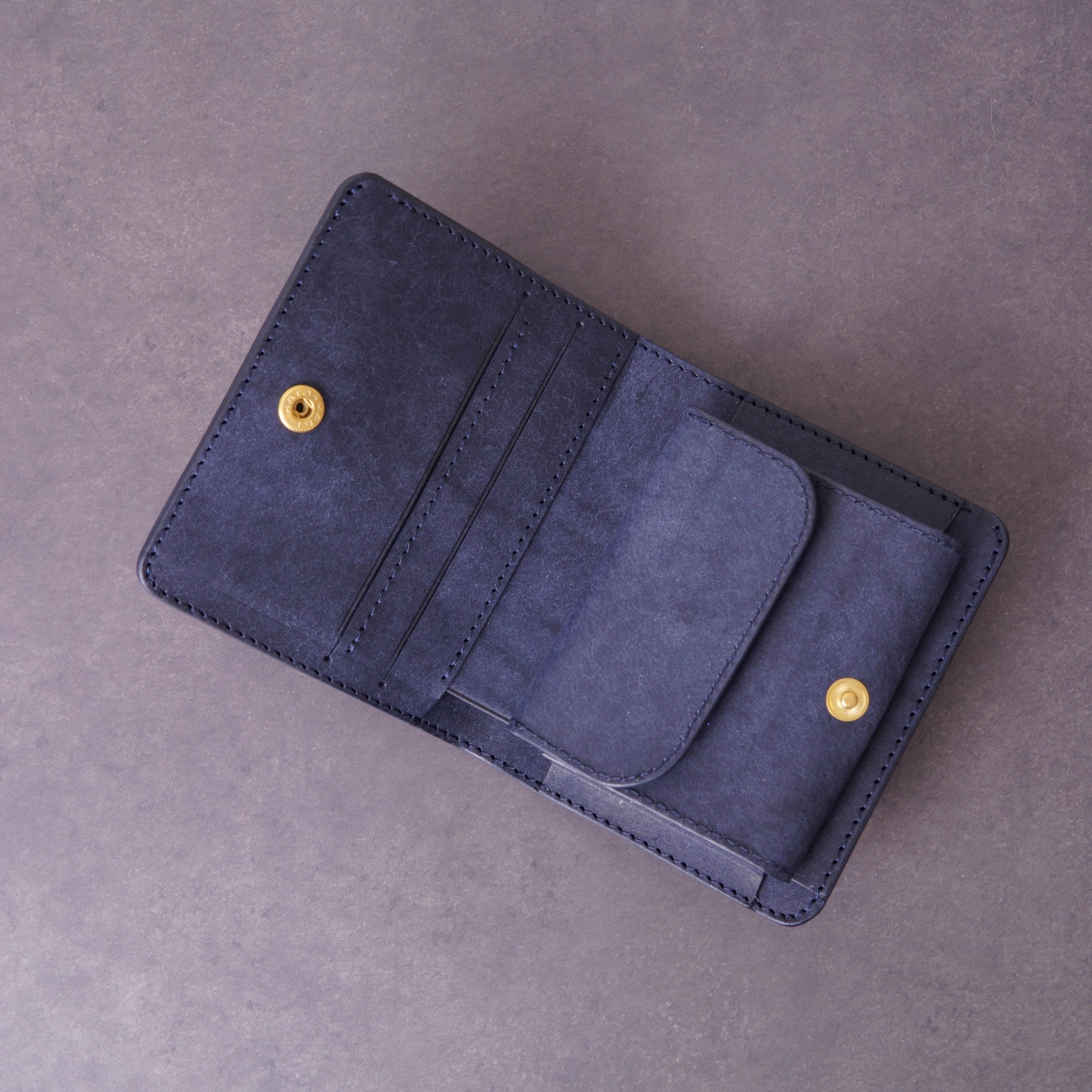 お札ぴったり 二つ折り財布【ネイビー】