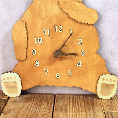 冬眠から起きる月を間違えたクマの時計 木製 掛け時計 掛け時計