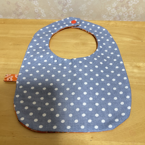 スタイ（オレンジ色のバンダナ風柄＆ドット） スタイ・よだれかけ