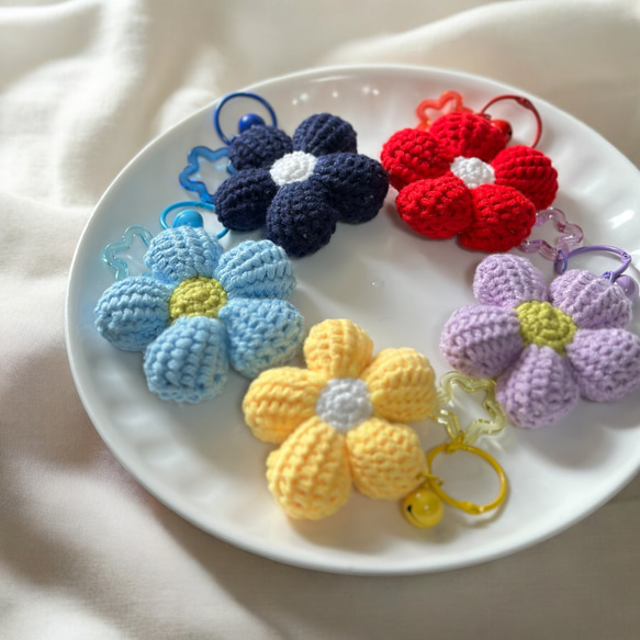 ぷっくりお花のキーホルダー 編み物 キーホルダー Maiami 通販