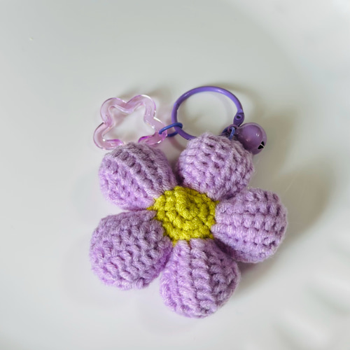 ぷっくりお花のキーホルダー 編み物 キーホルダー Maiami 通販