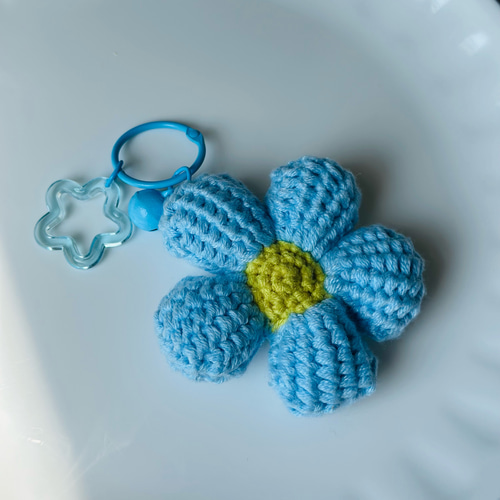 ぷっくりお花のキーホルダー 編み物 キーホルダー Maiami 通販