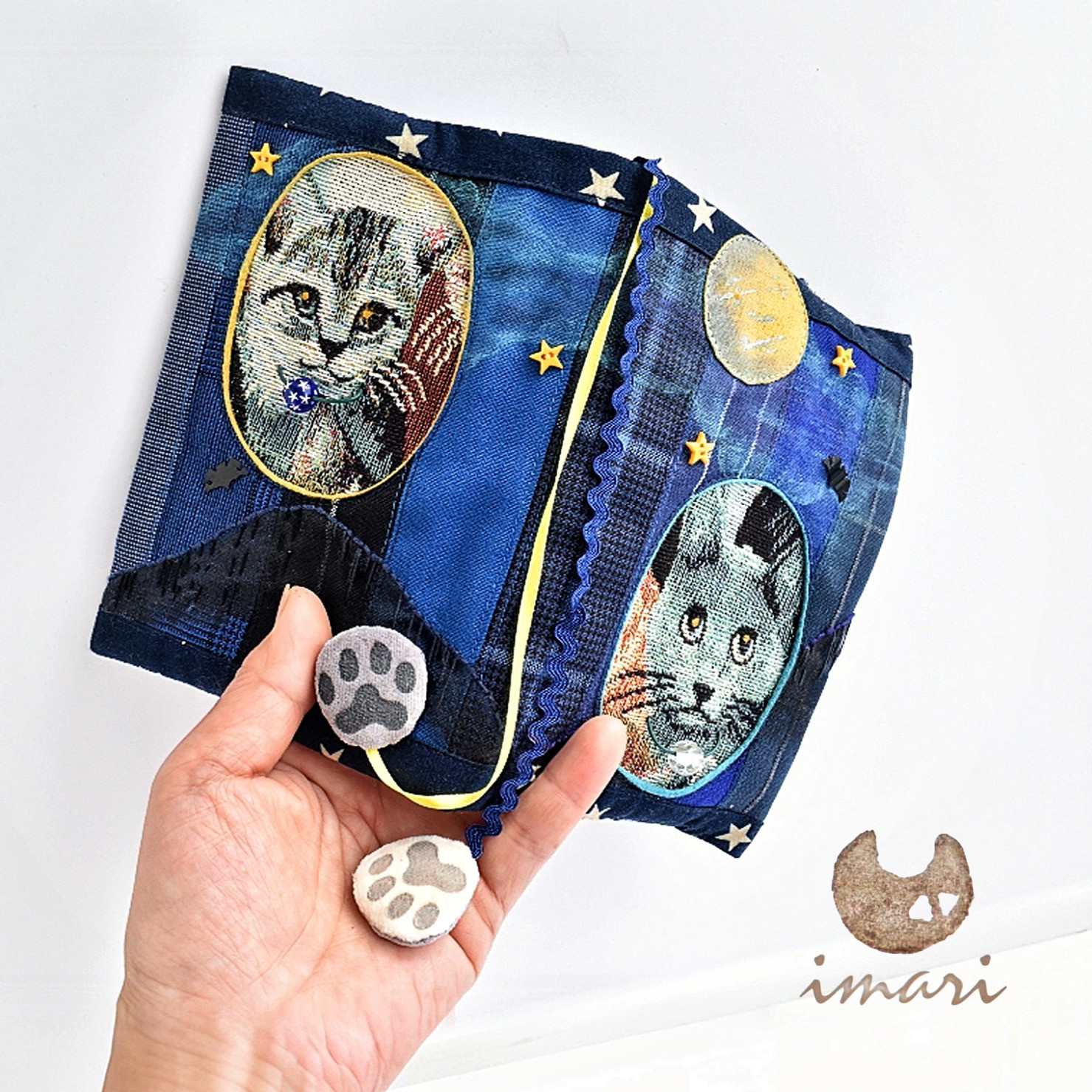 満月の夜に～2匹の猫さんのぞくブックカバー（手帳カバー）2025