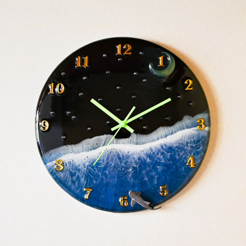 送料無料】木とレジンの壁掛け時計（電波時計） 〜夜の海を