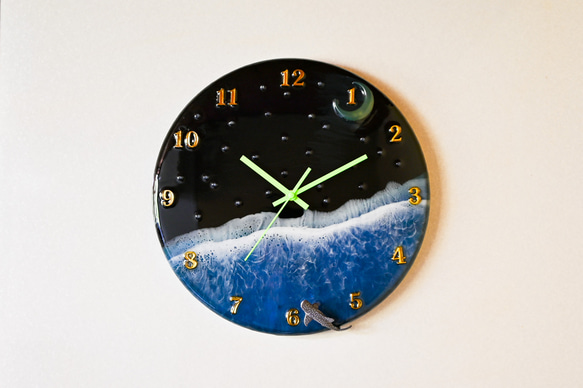送料無料】木とレジンの壁掛け時計（電波時計） 〜夜の海をイメージ