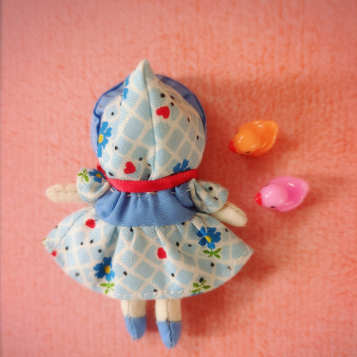 とっても可愛い、手のひらサイズの文化人形ちっちゃな子（ブルー