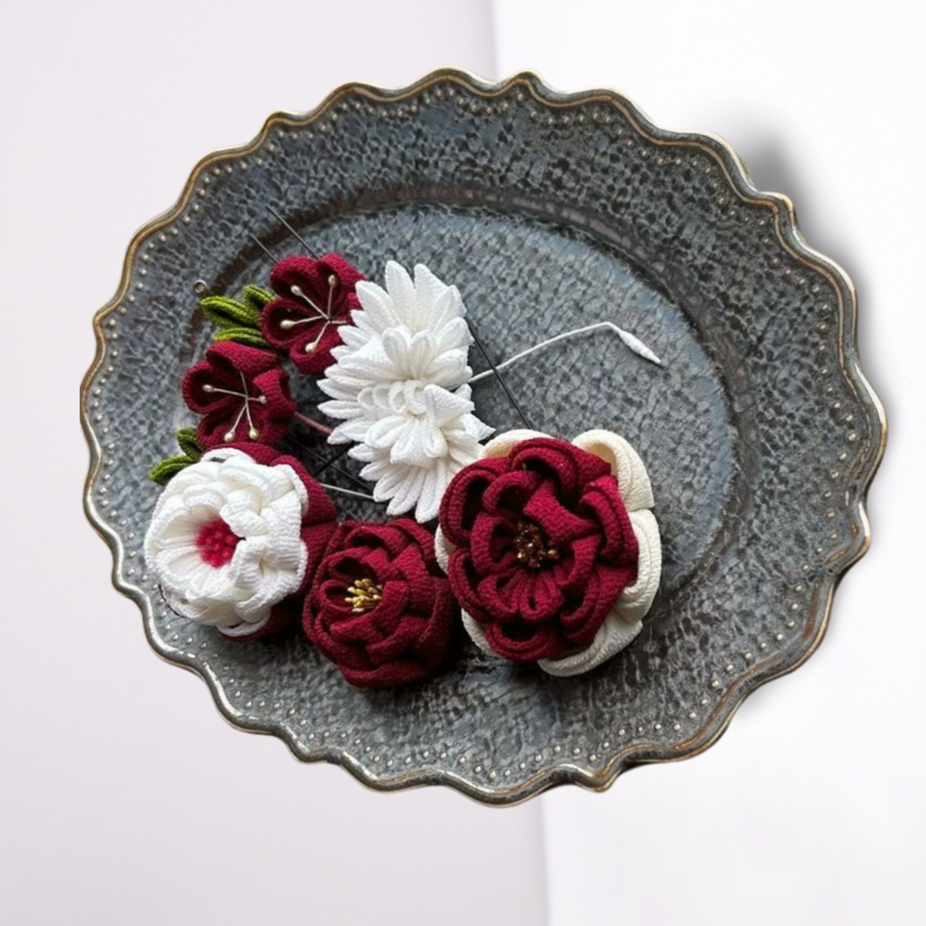 豪華な紅白☀︎つまみ細工髪飾り☀︎