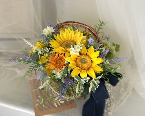 向日葵とラベンダーのナチュラルカゴアレンジメント お祝いギフト