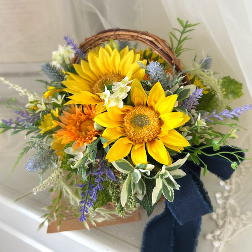 向日葵とラベンダーのナチュラルカゴアレンジメント お祝い