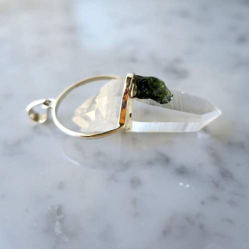モルダバイト 水晶 ペンダント ｜ 天然石ジュエリー 4月誕生石 クリア