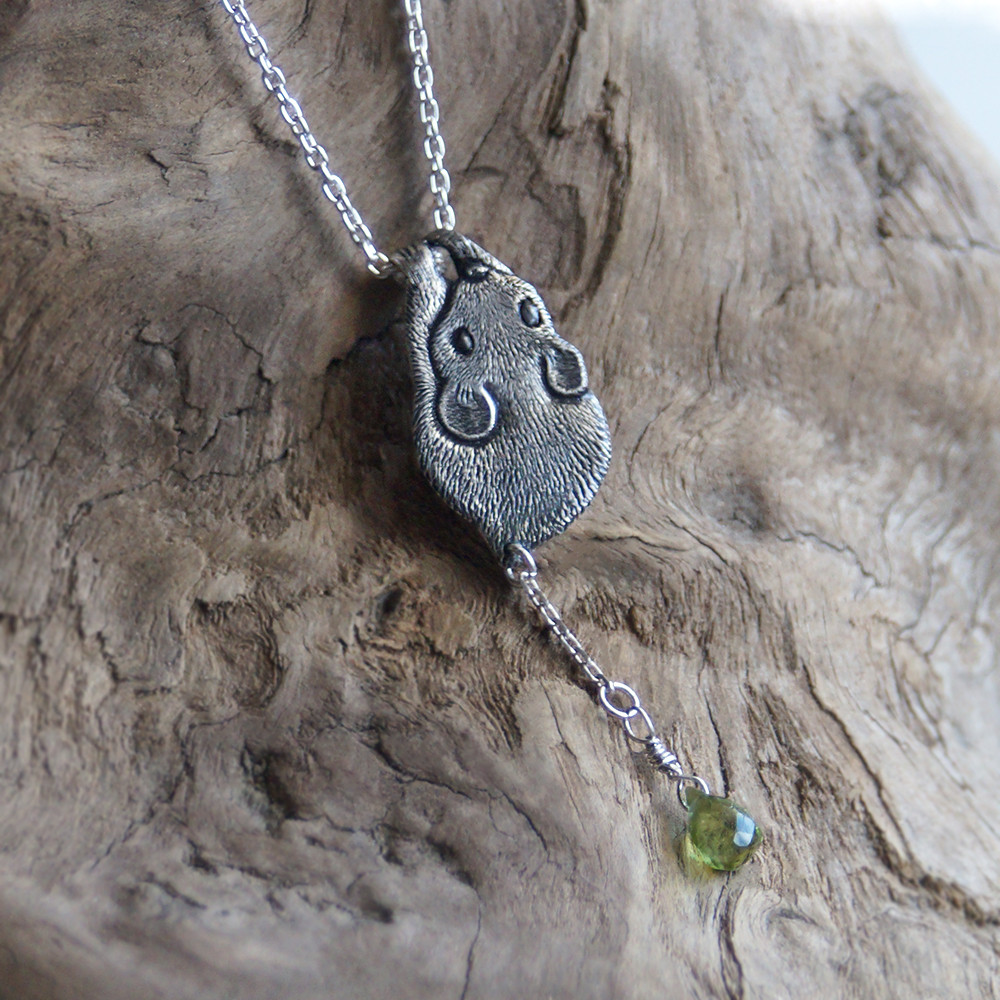 ぶらさがりカヤネズミのシルバーペンダント ネックレス