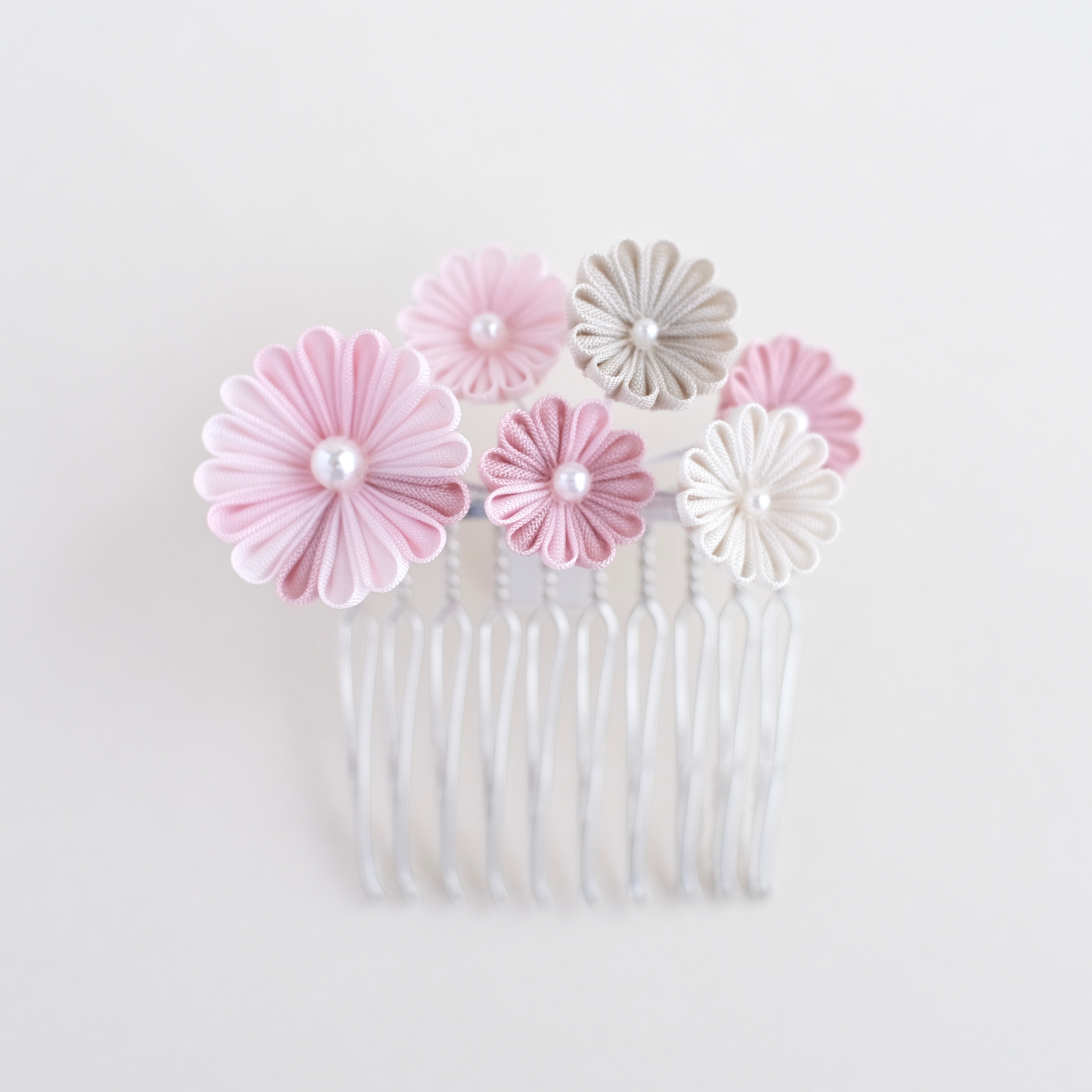 つまみ細工 髪飾り「小さな花束のコームかんざし」【 ピンク 】