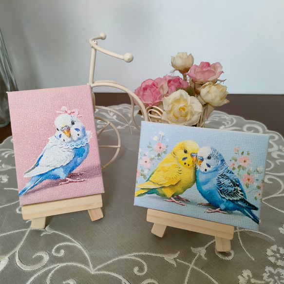 キャンバス油絵　専用　仲良く集まるカラフルかわいいインコたち イーゼル付き】かわいいセキセイインコのミニキャンバス｜ミニチュア