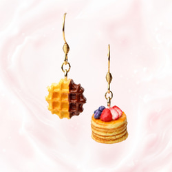 ☆パンケーキとsweets猫ちゃんピアス☆ ねこねこ食パン （ピアス / イヤリング/チャーム/ストラップ