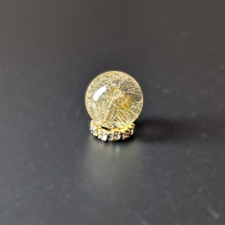 ゴールドルチルクォーツ 1粒売り 10ミリ 貫通穴あり 透明感ばっちりできらきら輝きます 水晶のお守り 天然石 オブジェ 6枚目の画像