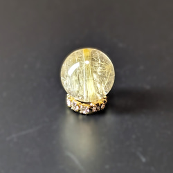 ゴールドルチルクォーツ 1粒売り 10ミリ 貫通穴あり 透明感ばっちりできらきら輝きます 水晶のお守り 天然石 オブジェ 9枚目の画像