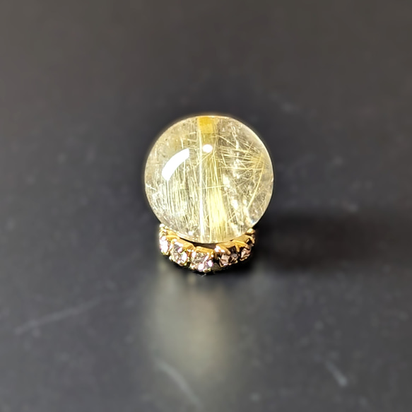 ゴールドルチルクォーツ 1粒売り 10ミリ 貫通穴あり 透明感ばっちりできらきら輝きます 水晶のお守り 天然石 オブジェ 9枚目の画像