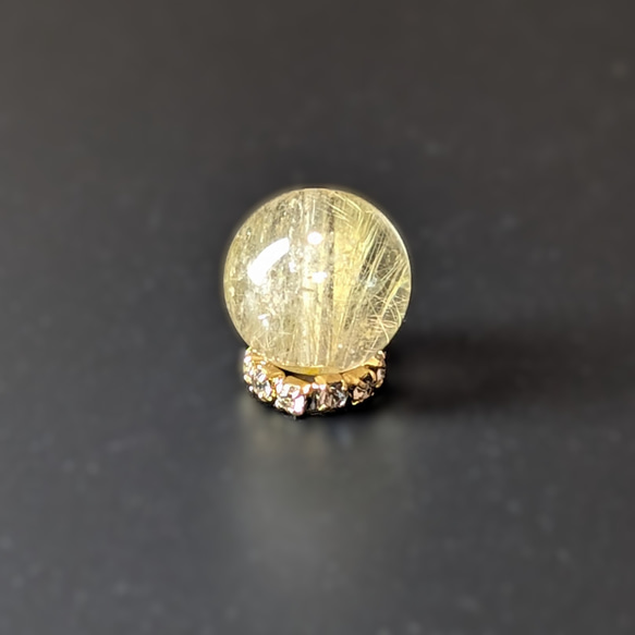 ゴールドルチルクォーツ 1粒売り 10ミリ 貫通穴あり 透明感ばっちりできらきら輝きます 水晶のお守り 天然石 オブジェ 11枚目の画像