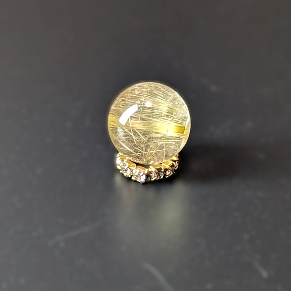 ゴールドルチルクォーツ 1粒売り 10ミリ 貫通穴あり 透明感ばっちりできらきら輝きます 水晶のお守り 天然石 オブジェ 8枚目の画像