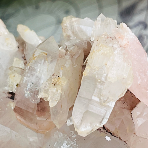 カテドラル イシス ヒマラヤ マニカラン産 ピンク水晶 原石 クラスター