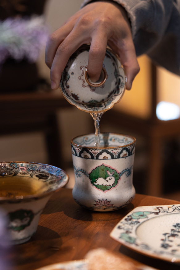 薩摩焼 金彩花鳥山水図 壺 孔雀 飾壺 色絵 錦風 陶器 骨董 工芸品