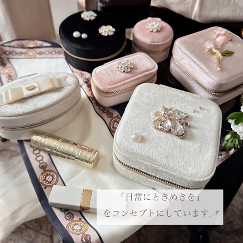 オーロラ姫　ジュエリーケース　バラ装飾 ゴールド アクセサリーケース オーロラ姫 ジュエリーケース バラ装飾 ゴールド アクセサリーケース