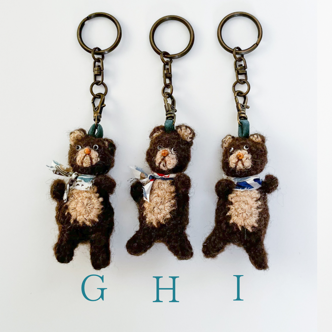 再販❤️小さなクマ❤️のキーホルダー　ＧHI動物あみぐるみ　焼きチョコベア　ビター
