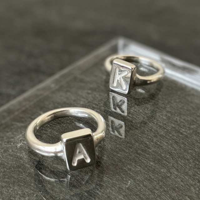 ピンキーリング 指輪 シルバー レディース 太め ごつめ シンプル 2号 3号 4号 5号 P0033 アルファベット
