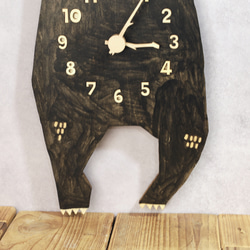 歯医者が苦手なマレーグマが歯磨きを頑張る時計 木製 掛け時計 5枚目の画像