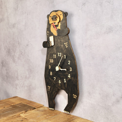 歯医者が苦手なマレーグマが歯磨きを頑張る時計 木製 掛け時計 2枚目の画像