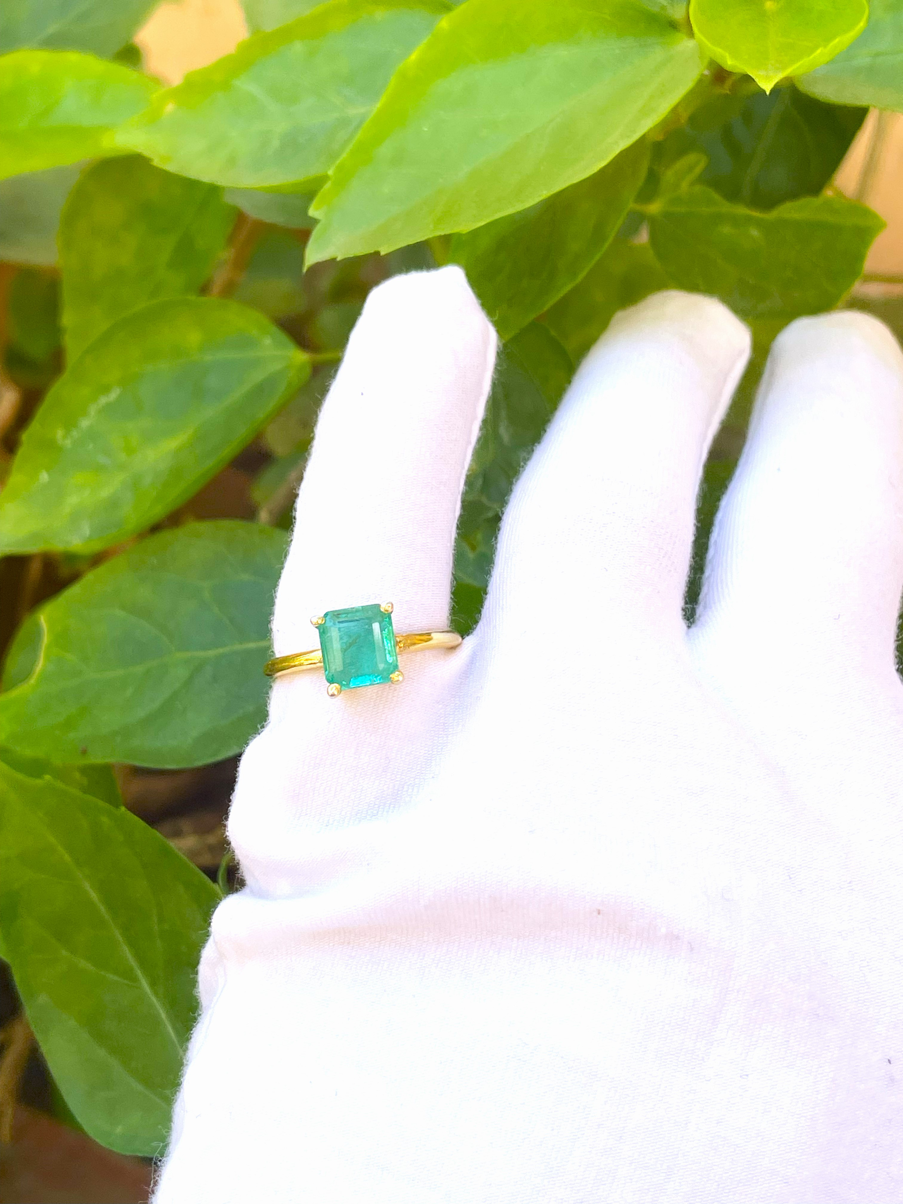 925シルバー/美しい天然スクエアエメラルドのエンゲージリング