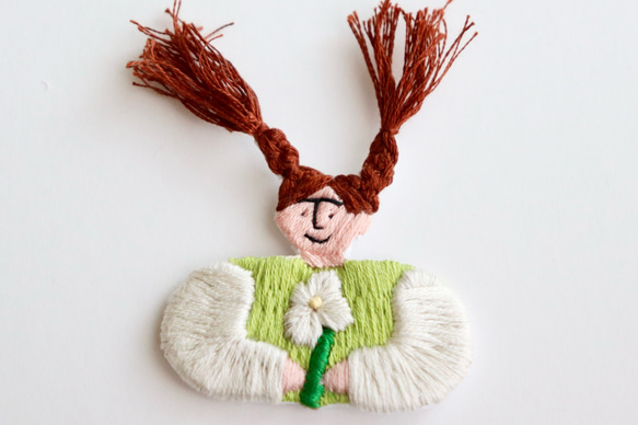 Hello！わたしはジューニンズです！(3way仕様の手刺繍ブローチ) 1枚目の画像