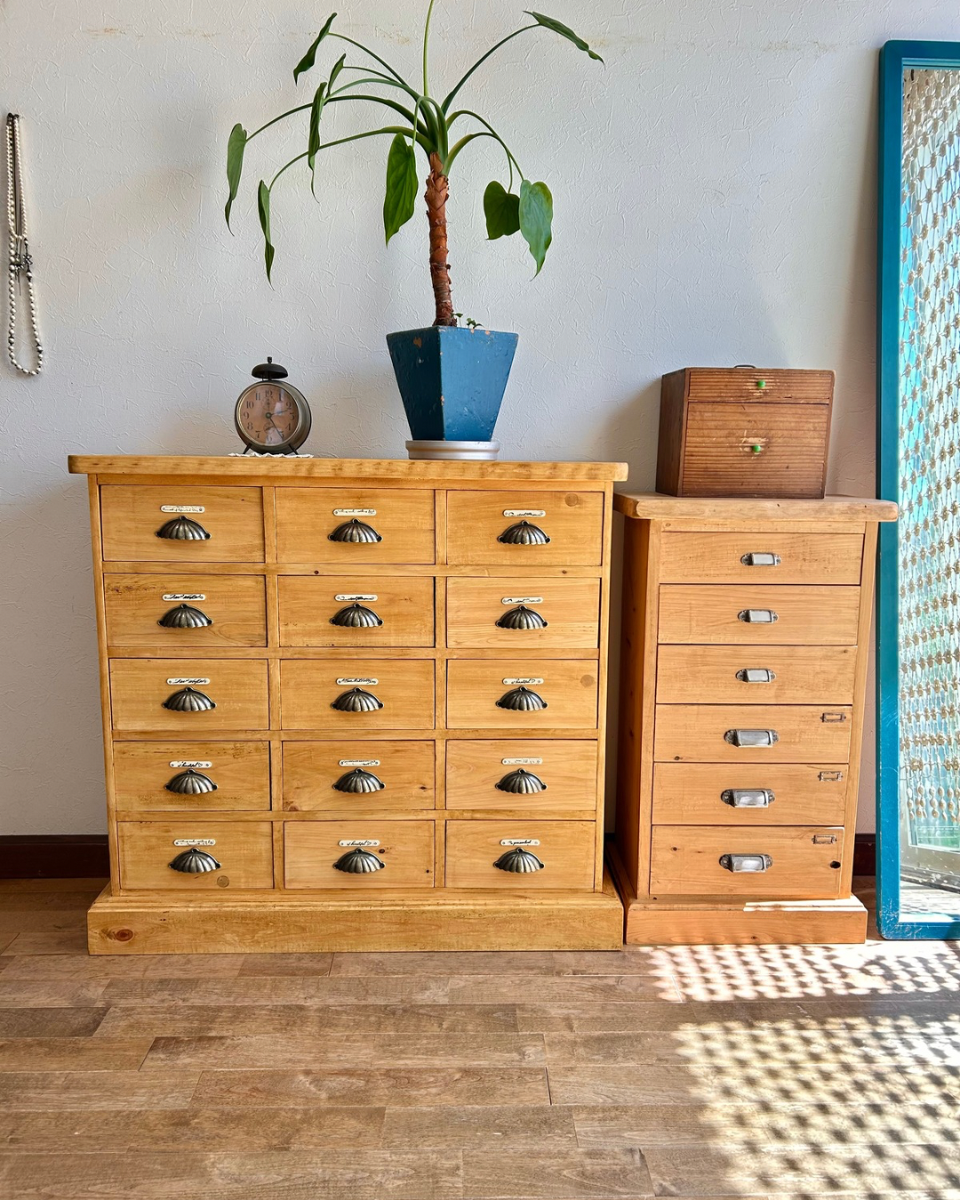 国産ひのき使用　アンティーク風15杯チェスト