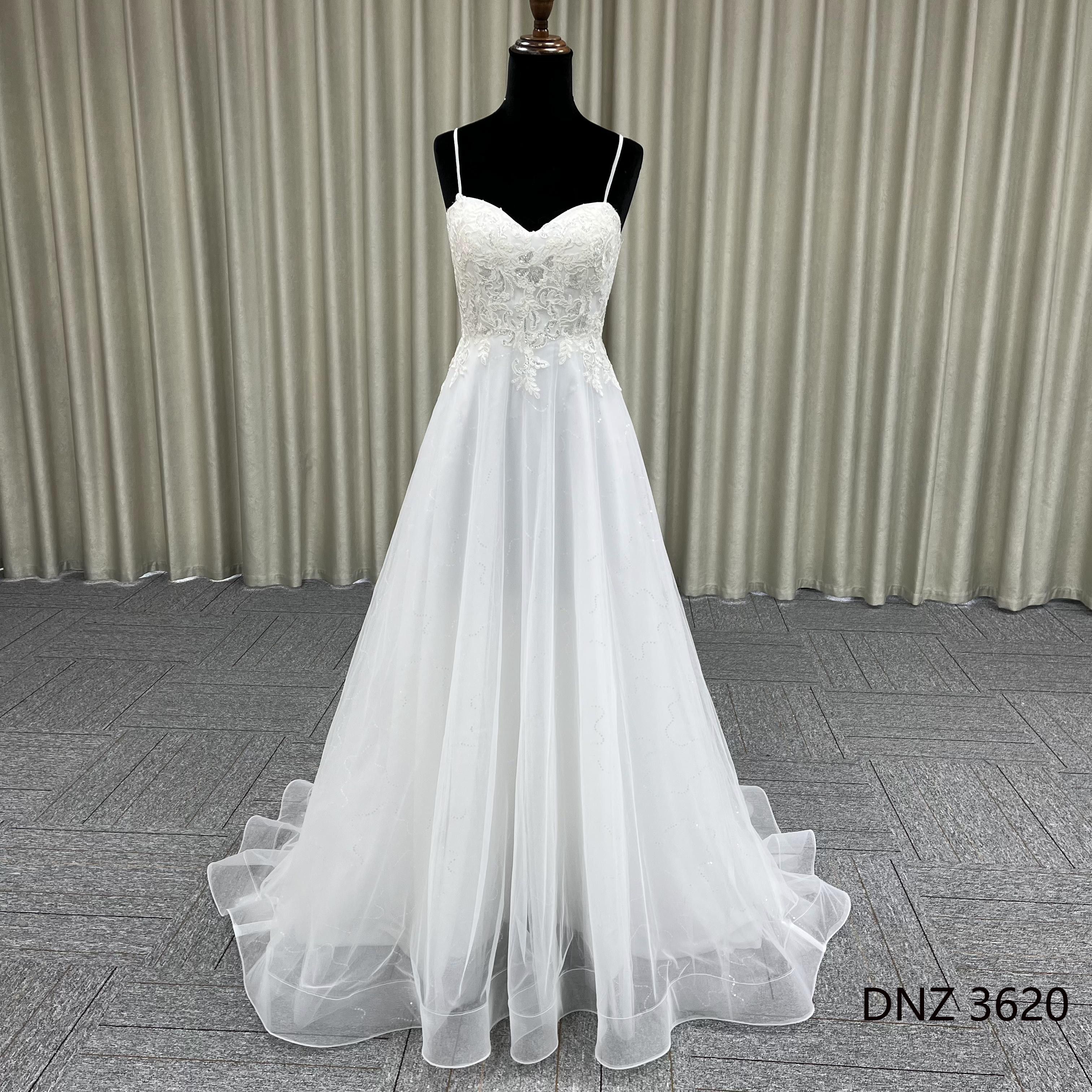 激売れ人気商品　チューブトップ　スレンダーライン　痩せて見える　チュール　ホワイト　パーティードレス二次会音楽会演奏会