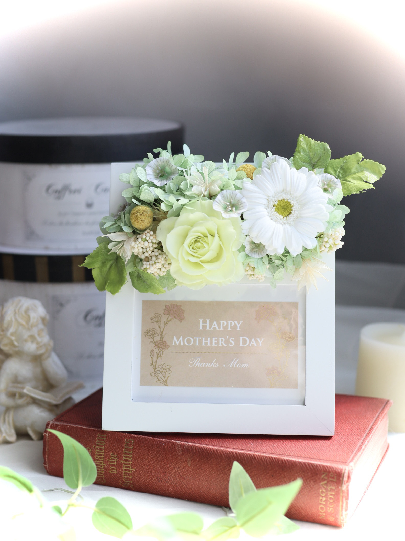 プリザーブドフラワーアレンジ　フレームアレンジ　写真立て　優しいカラー　母の日　贈り物　ギフト　結婚祝い　新築祝い 4,050円