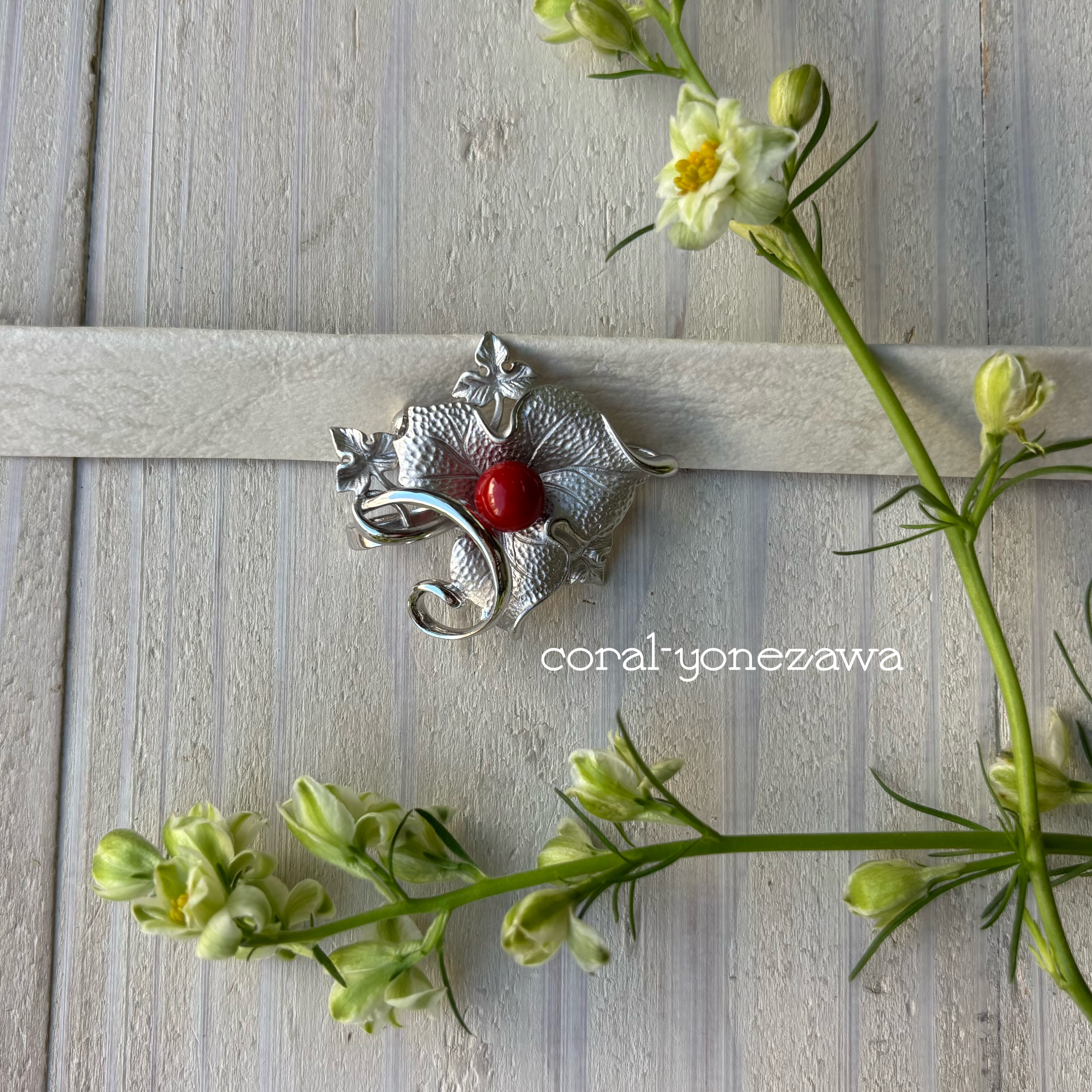 赤珊瑚のブローチ＆ペンダントトップ．2way．マット仕上げ