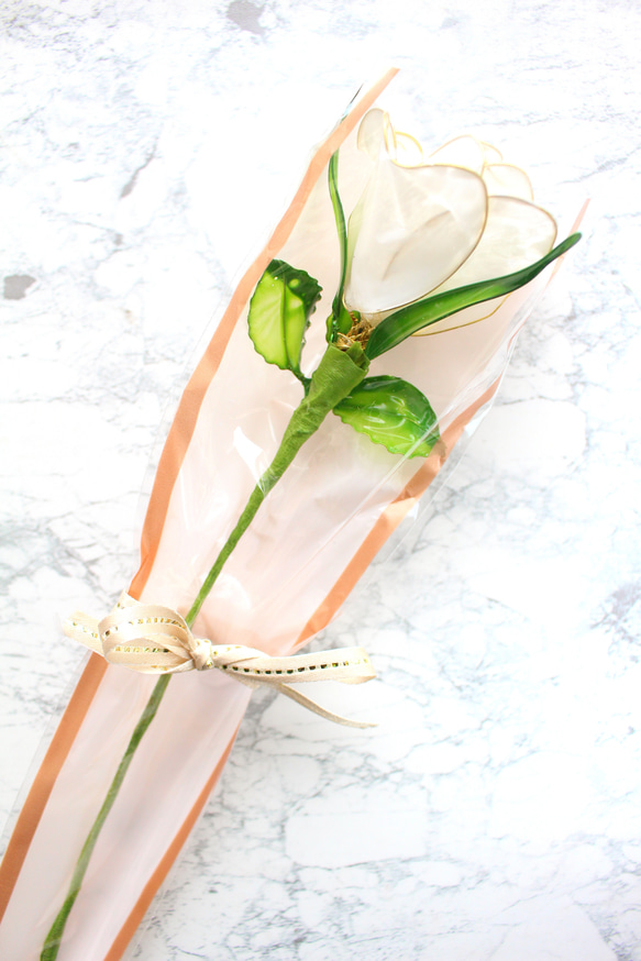 白薔薇のアレンジメント　　　　アメリカンフラワー　（ディップフラワー） 薔薇のオーダー(中サイズ)☆ディップフラワー☆アメリカン