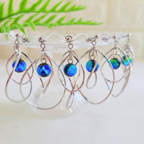 沖縄の幻想的な青い海♡《蓄光》ホタルガラスピアス／イヤリング